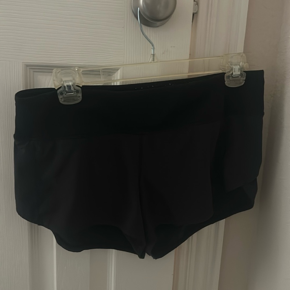 Lululemon sped up shorts, women’s size 6. Low rise, 2.5.